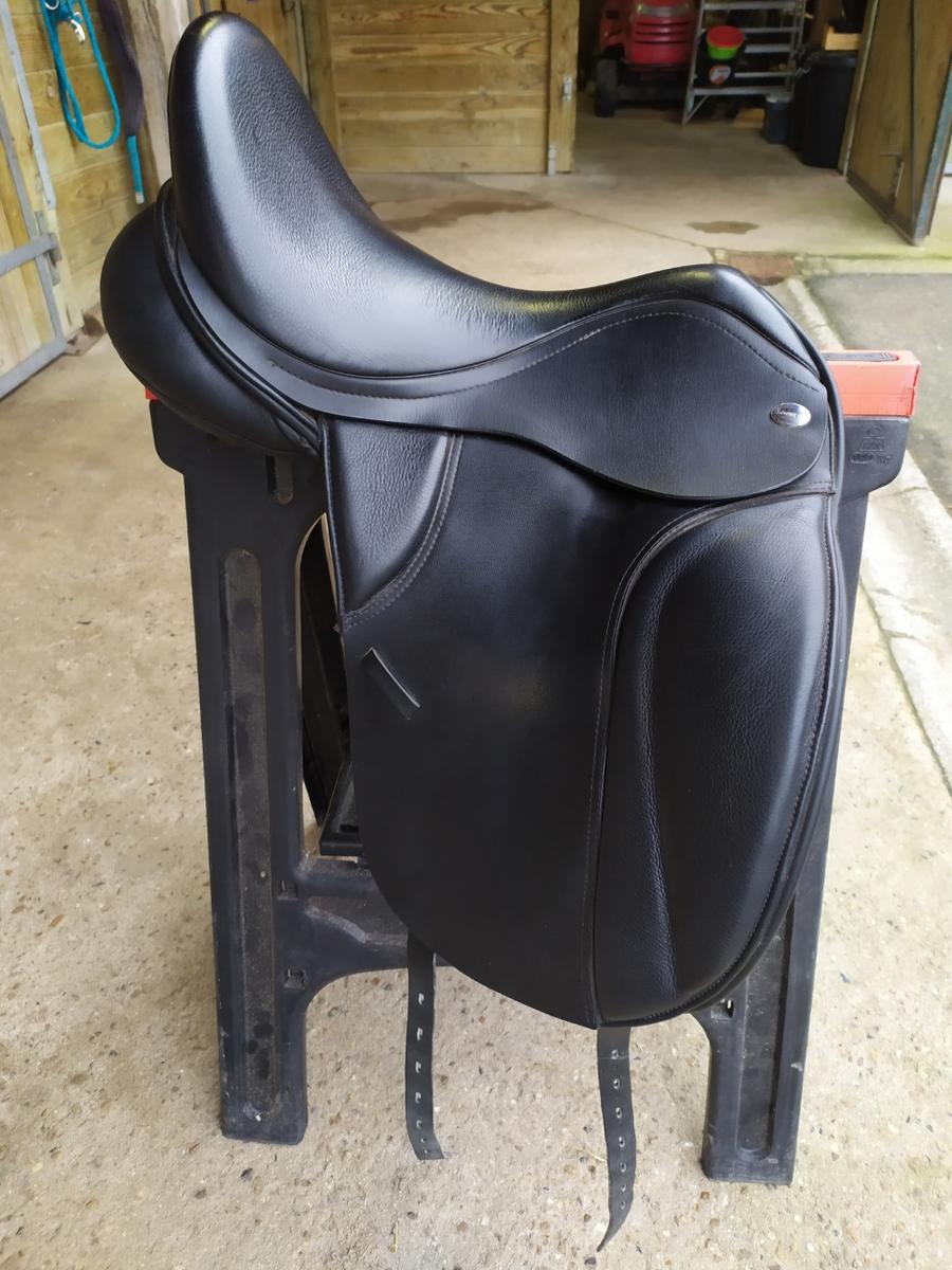 SELLE T8 DRESSAGE THOROWGOOD 17" NOIRE