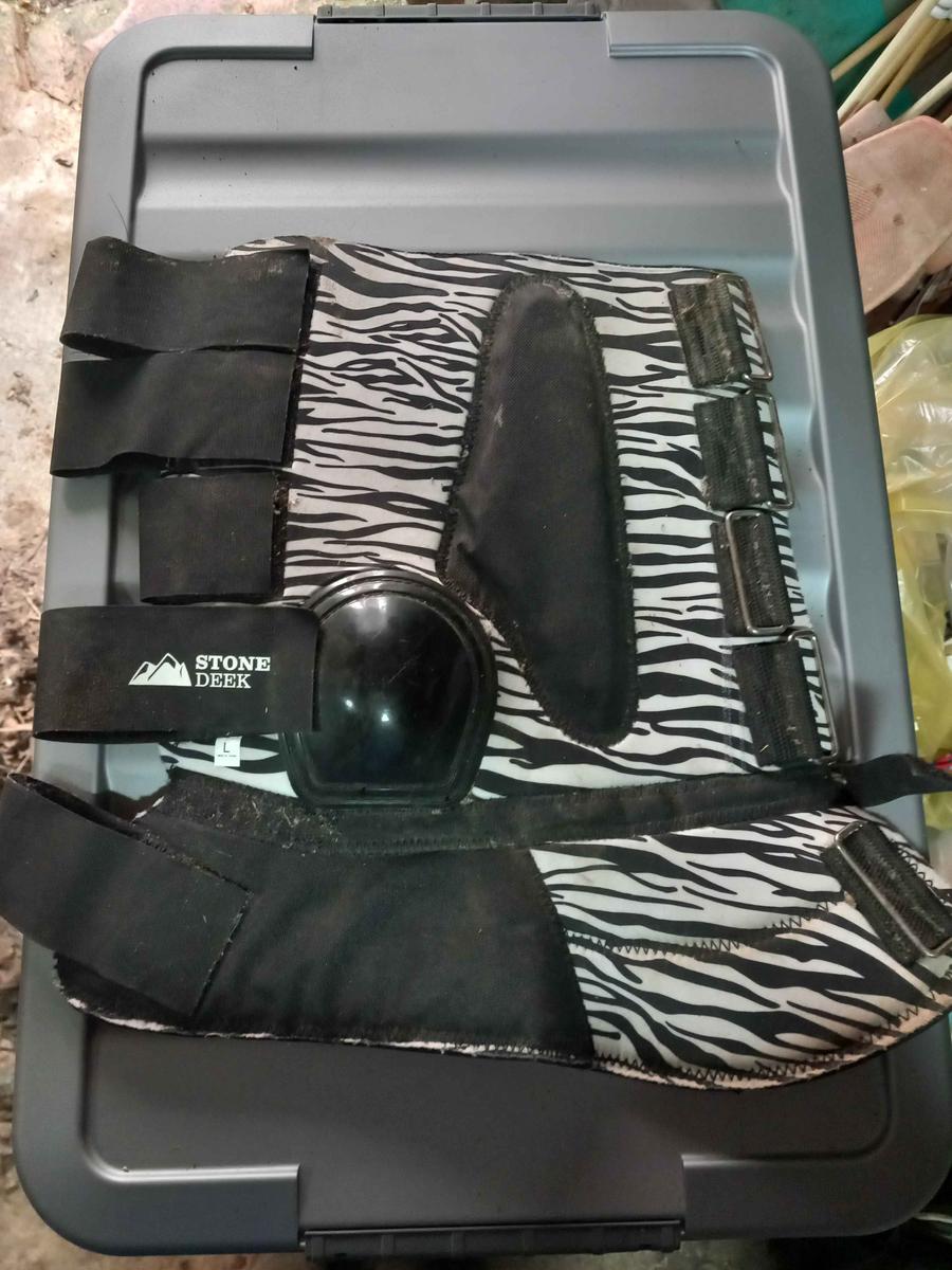 guêtre avec cloche, Stone deek, taille L,