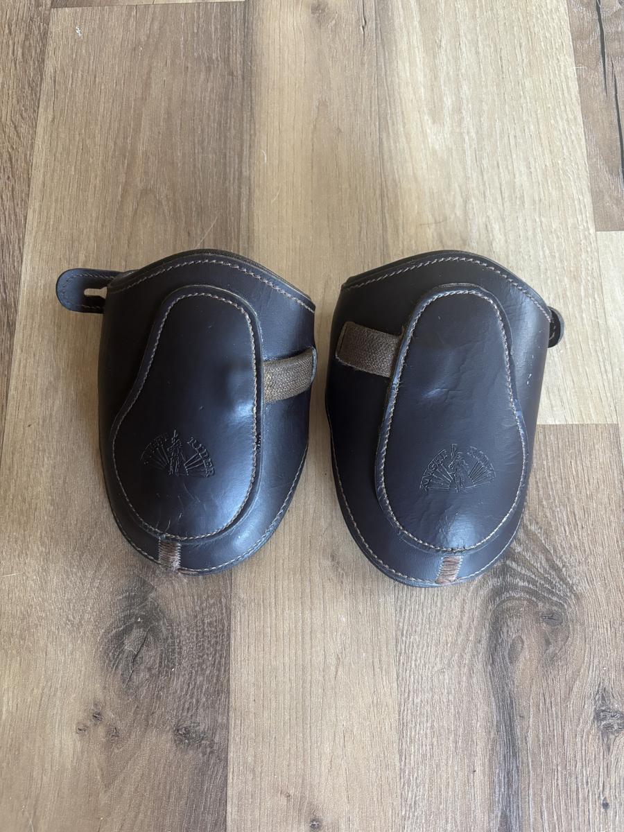 Protèges boulets en cuir