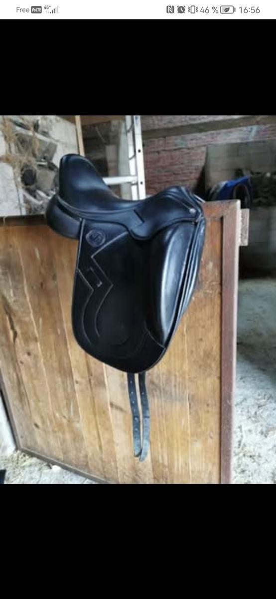 Selle dressage Antares signature 17'5