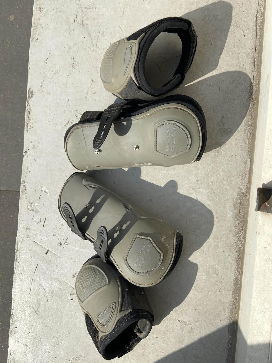 guêtres et boulets equitème