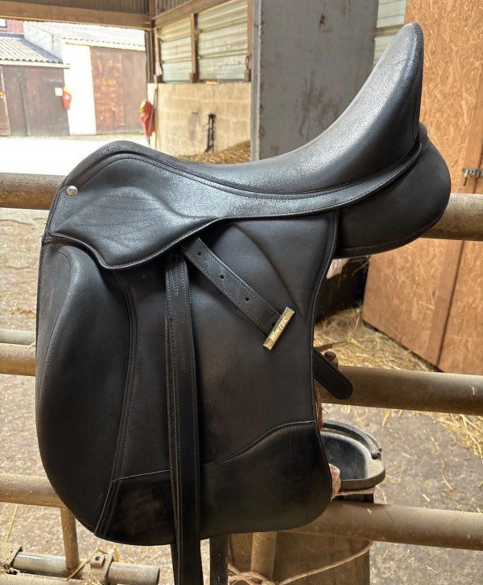 Selle dressage wintec contourbloc pro