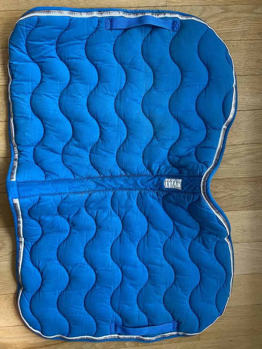 tapis de selle et amortisseur Equitheme Bleu roi - liseré argenté et blanc