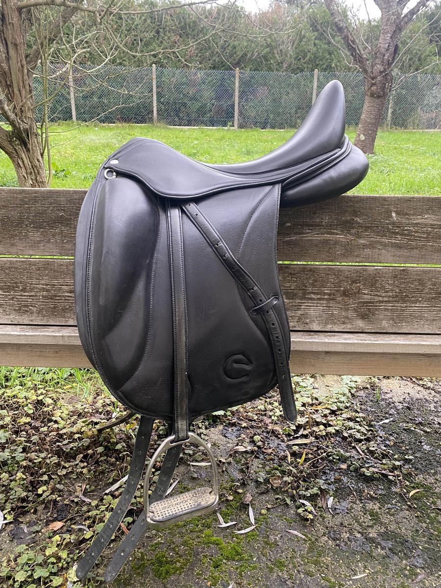 Selle de dressage