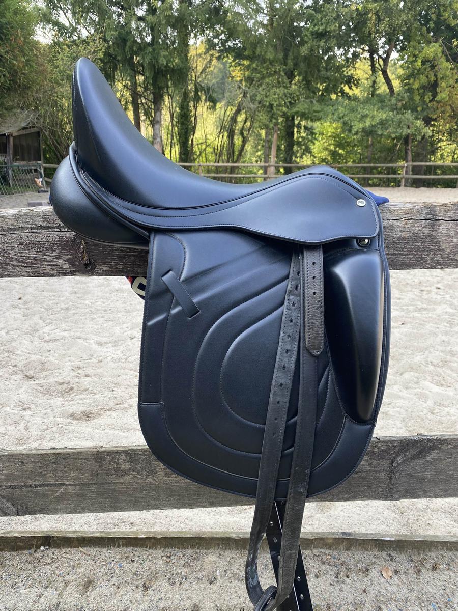 Selle Dressage Premier Equine 18"