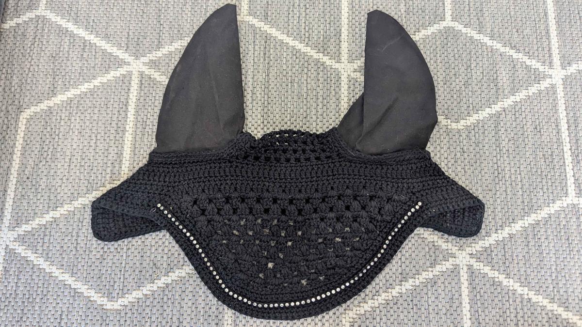 bonnet noir à strass taille poney fait main