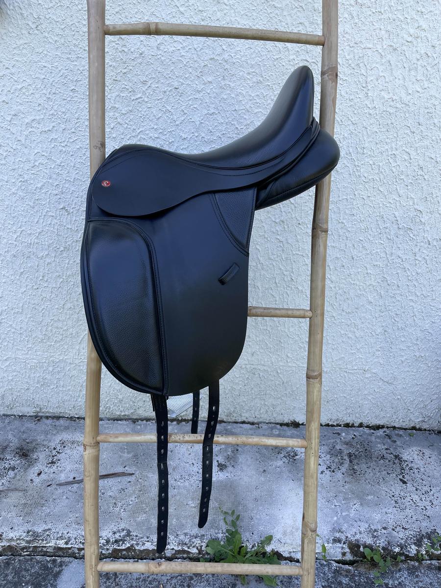 Selle Thorowgood Dressage T8 16,5 pouces