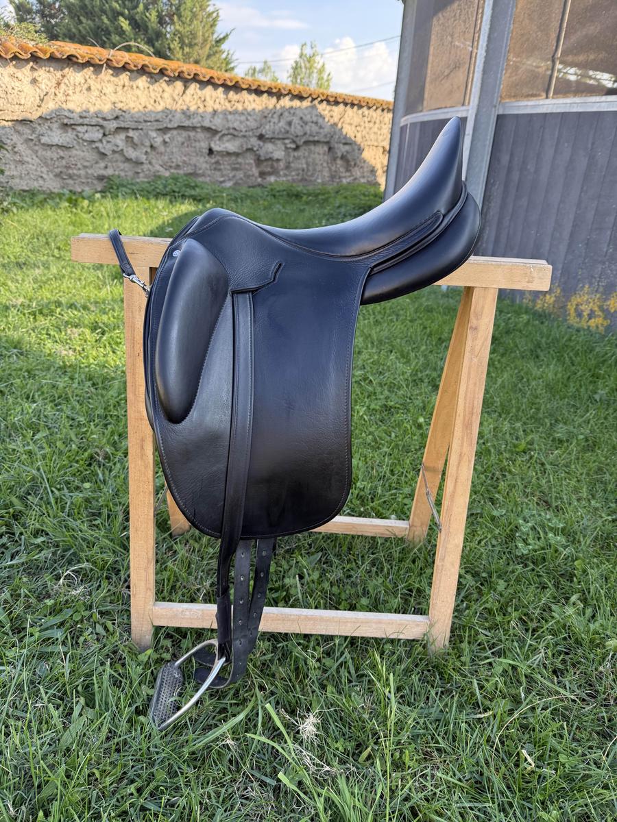 Selle de dressage Taille 17.5 monoquartier