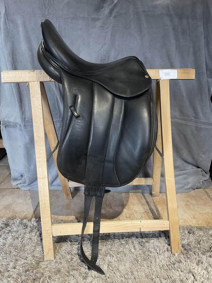 Selle de dressage Devoucoux 16,5