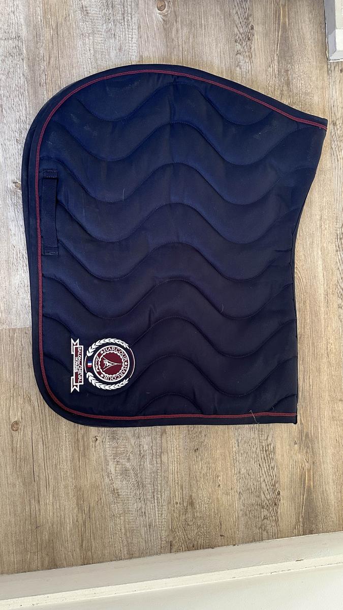 Tapis Harcour Marine et Bordeaux Salon du Cheval