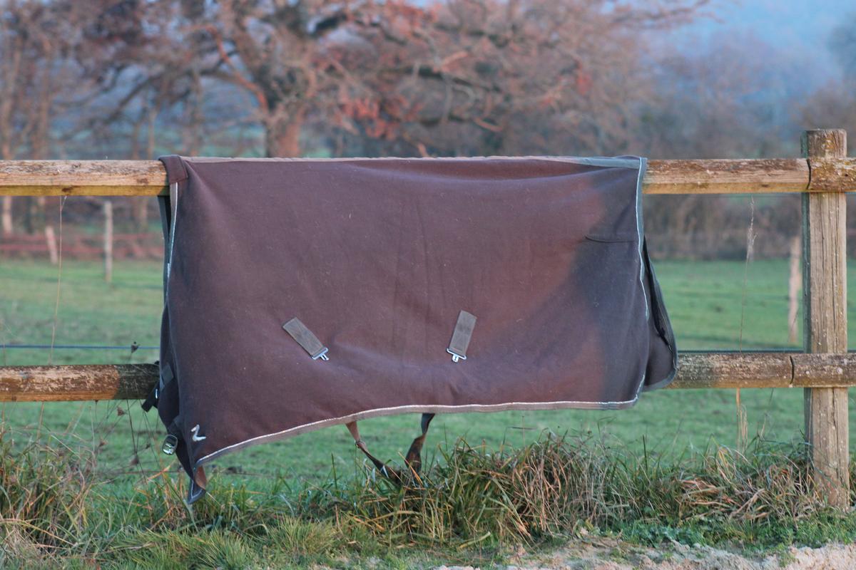 couverture polaire grise