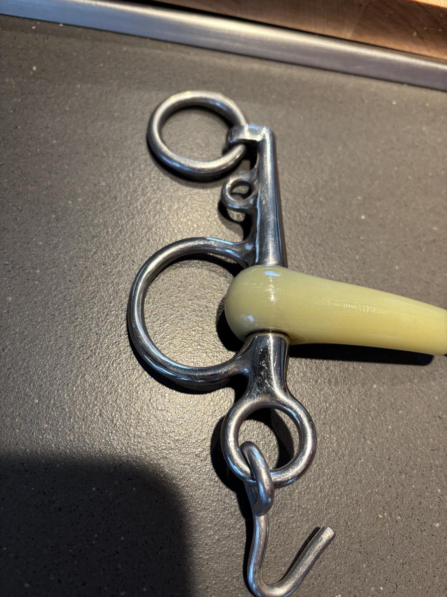 Mors Pelham en résine