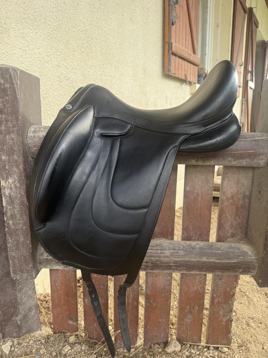 Selle de dressage Devoucoux