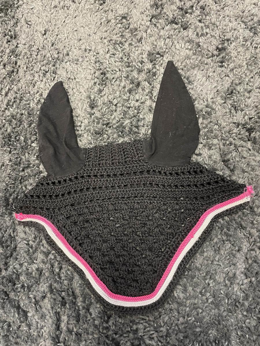 Bonnet noir rose cob