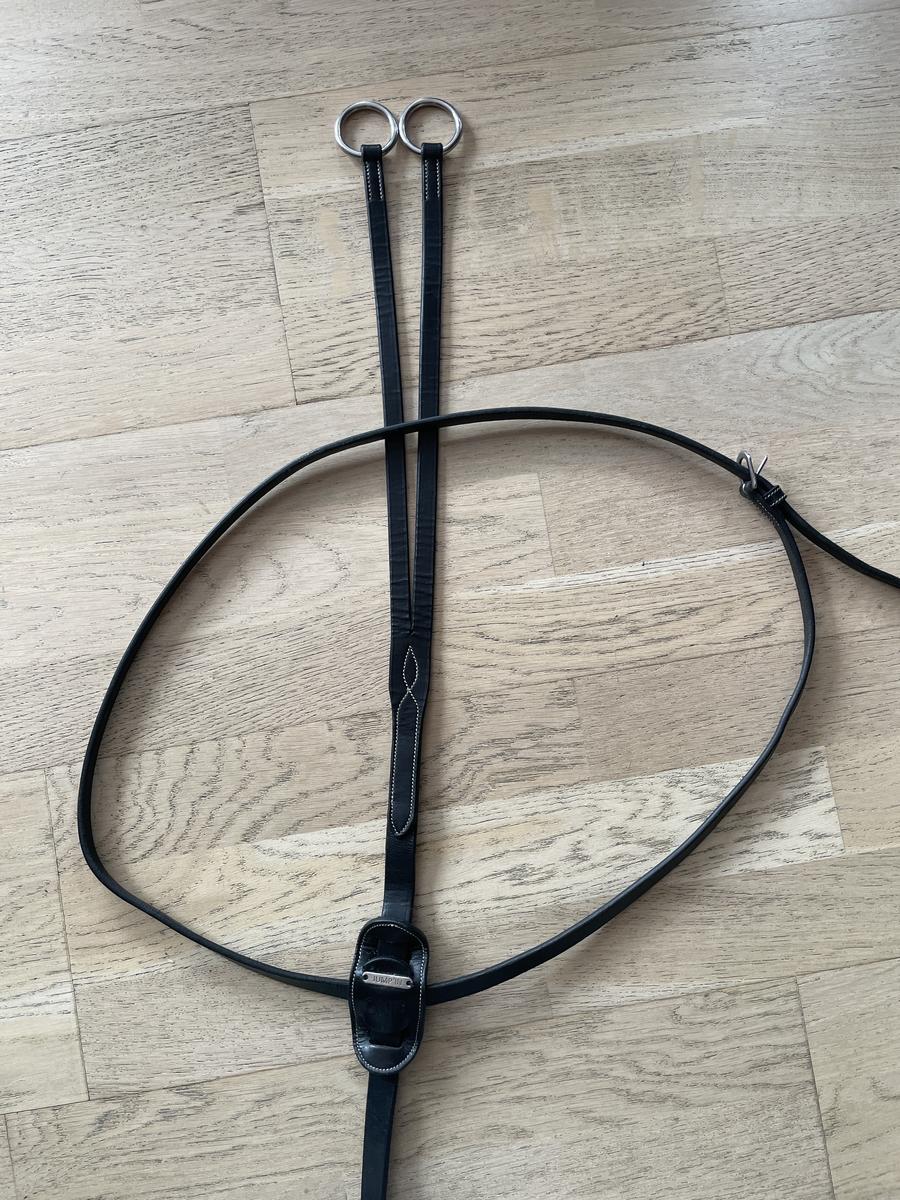 Martingale en cuir noir