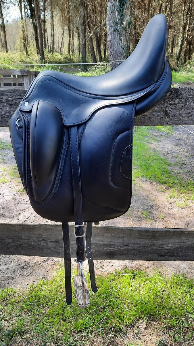 SELLE DRESSAGE