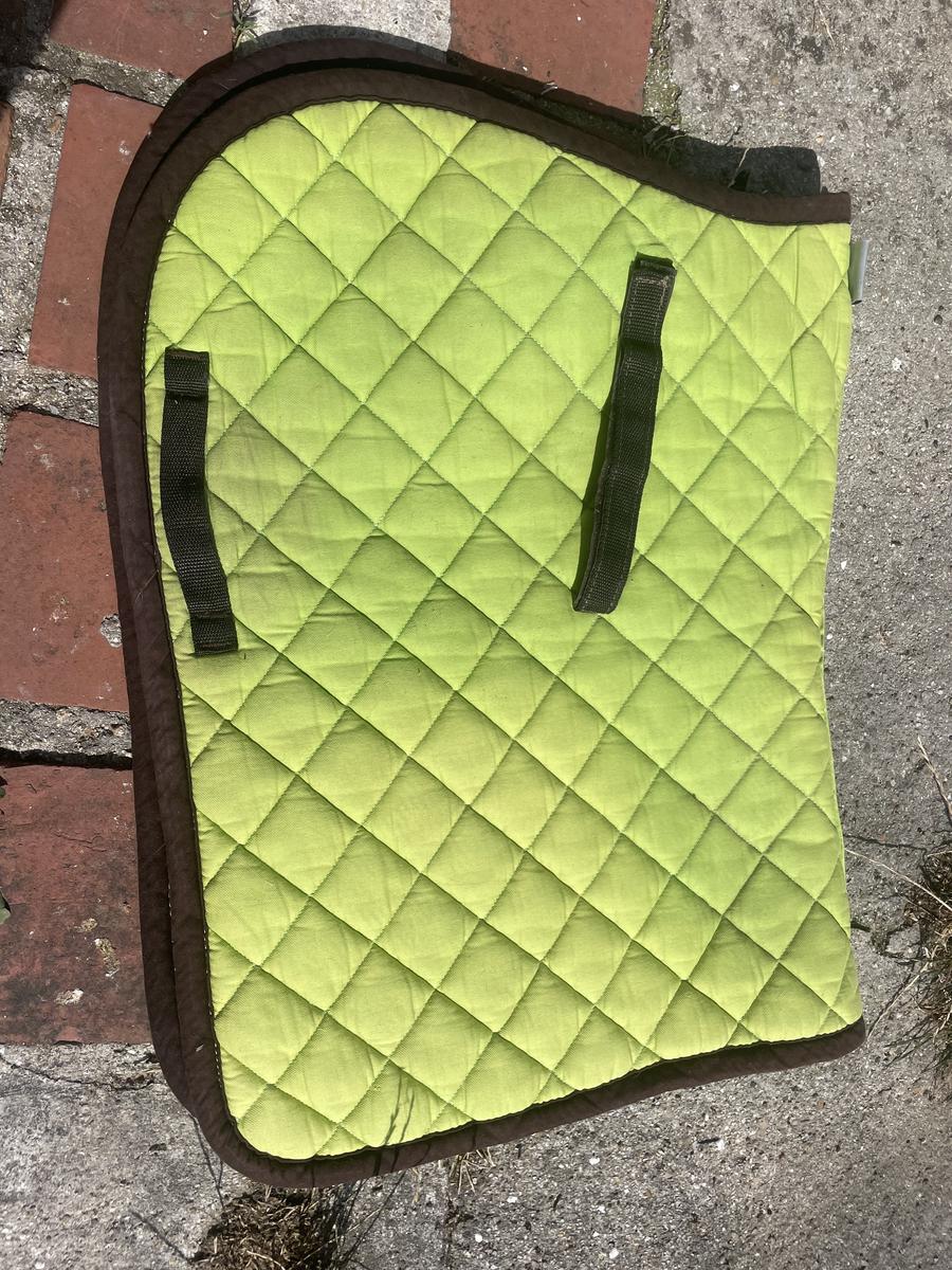Tapis de selle vert pomme Lamicell