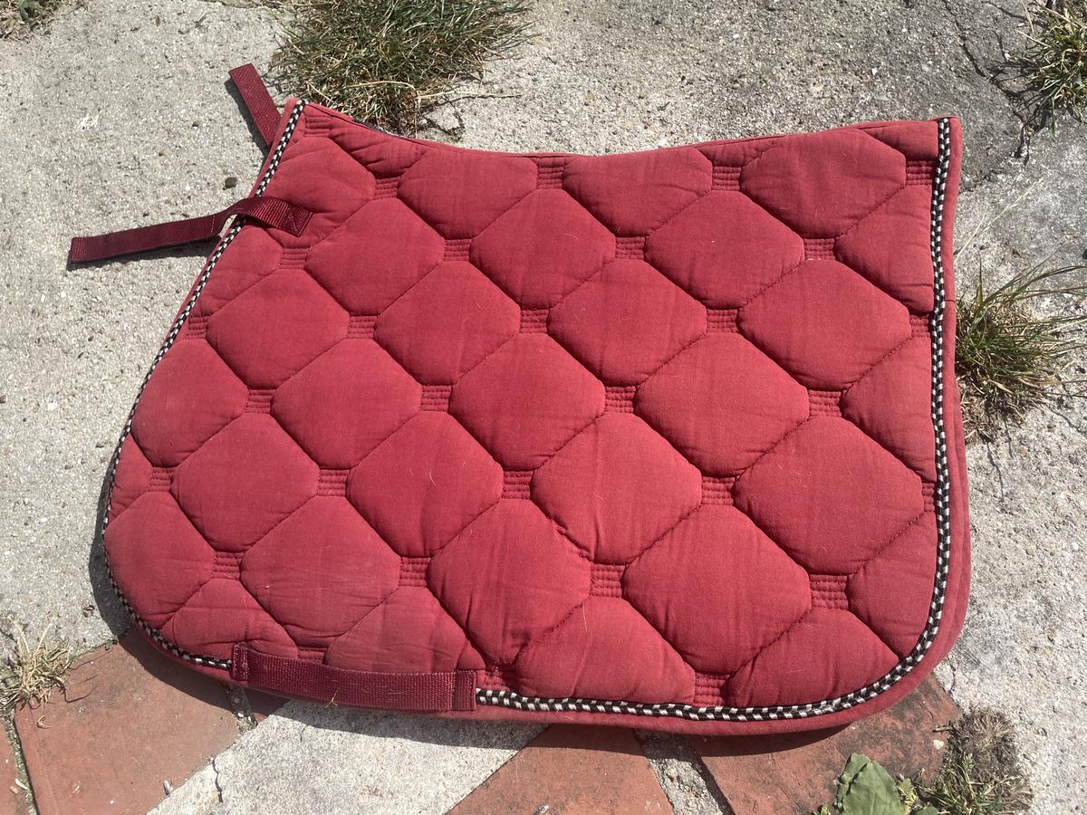 Tapis de selle bordeaux Equithème