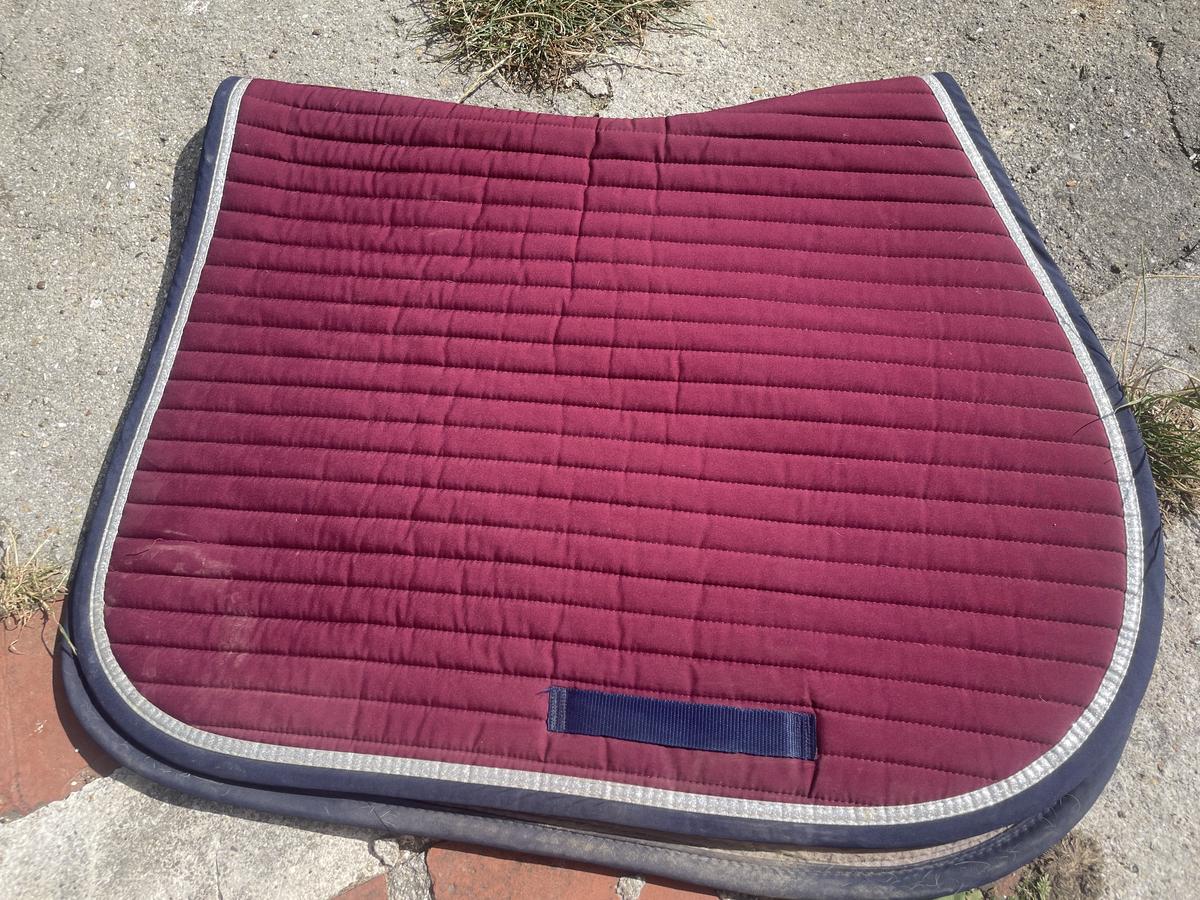 Tapis de Selle Harcour Karembar bordeaux