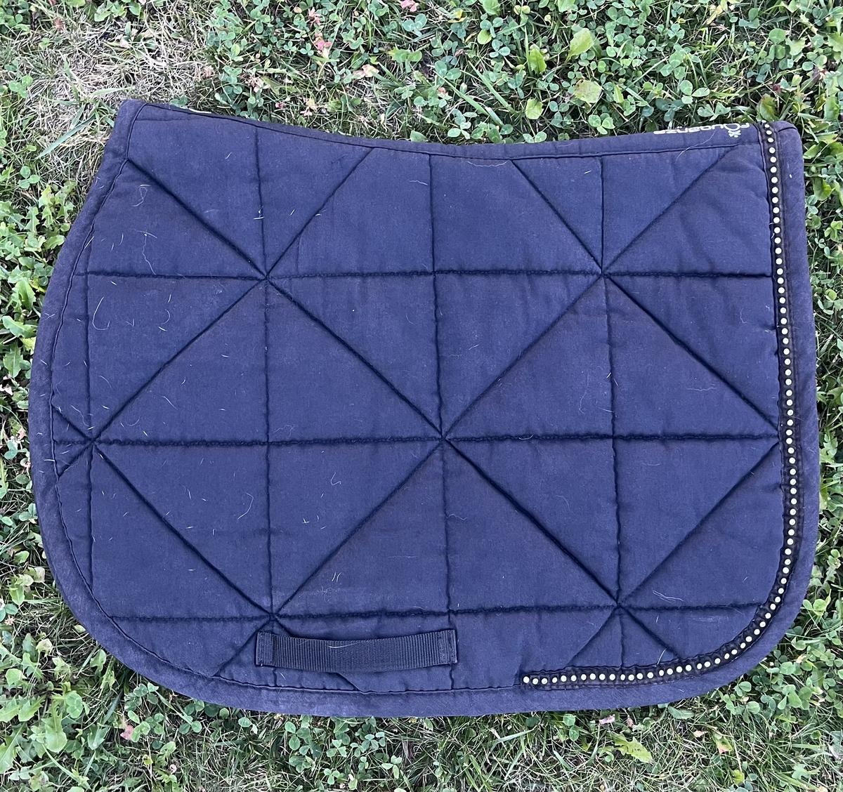 Tapis noir à strass