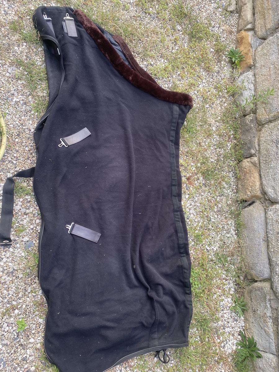 Couverture polaire noire