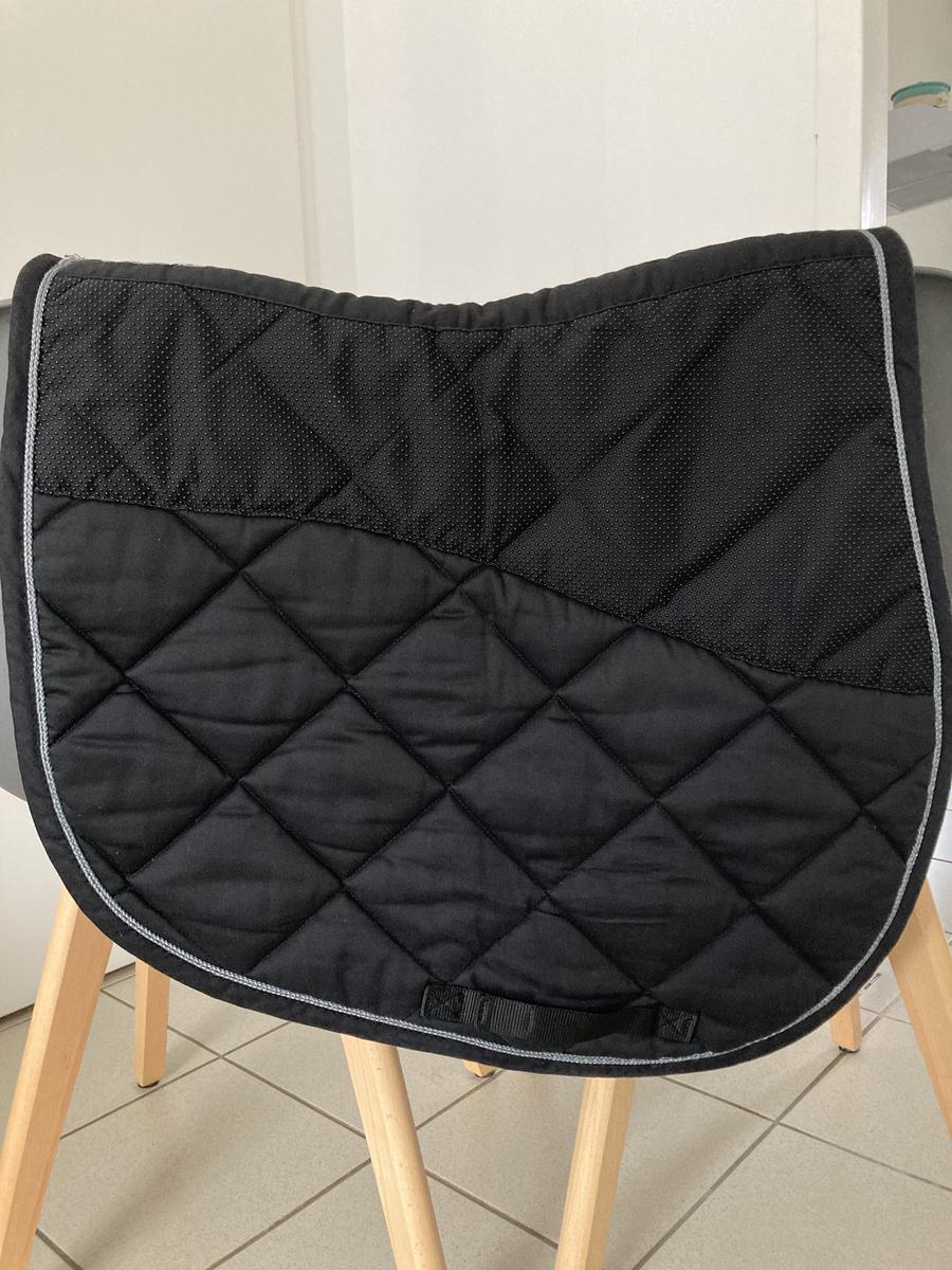Tapis de selle noir à grip