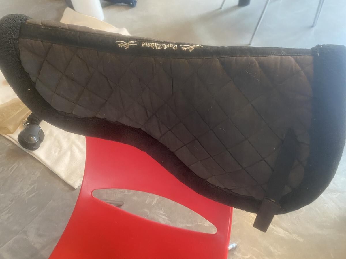 amortisseur noir à moumoute