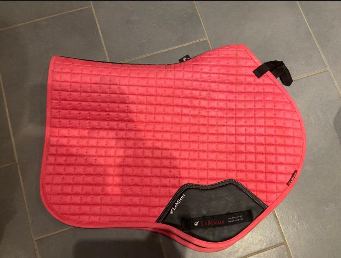 Tapis de selle rose le mieux