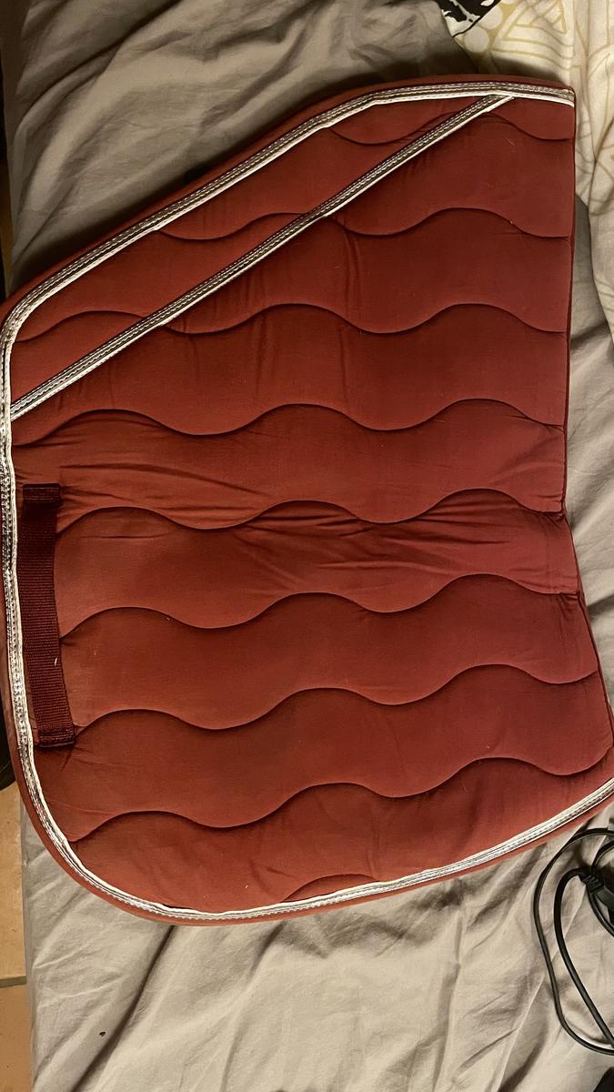 Tapis bordeaux Equithème coupe sport