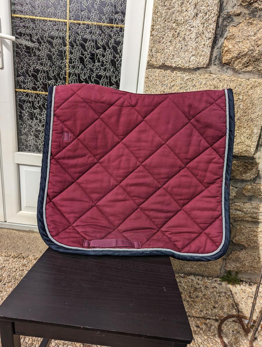 Tapis de dressage bordeaux