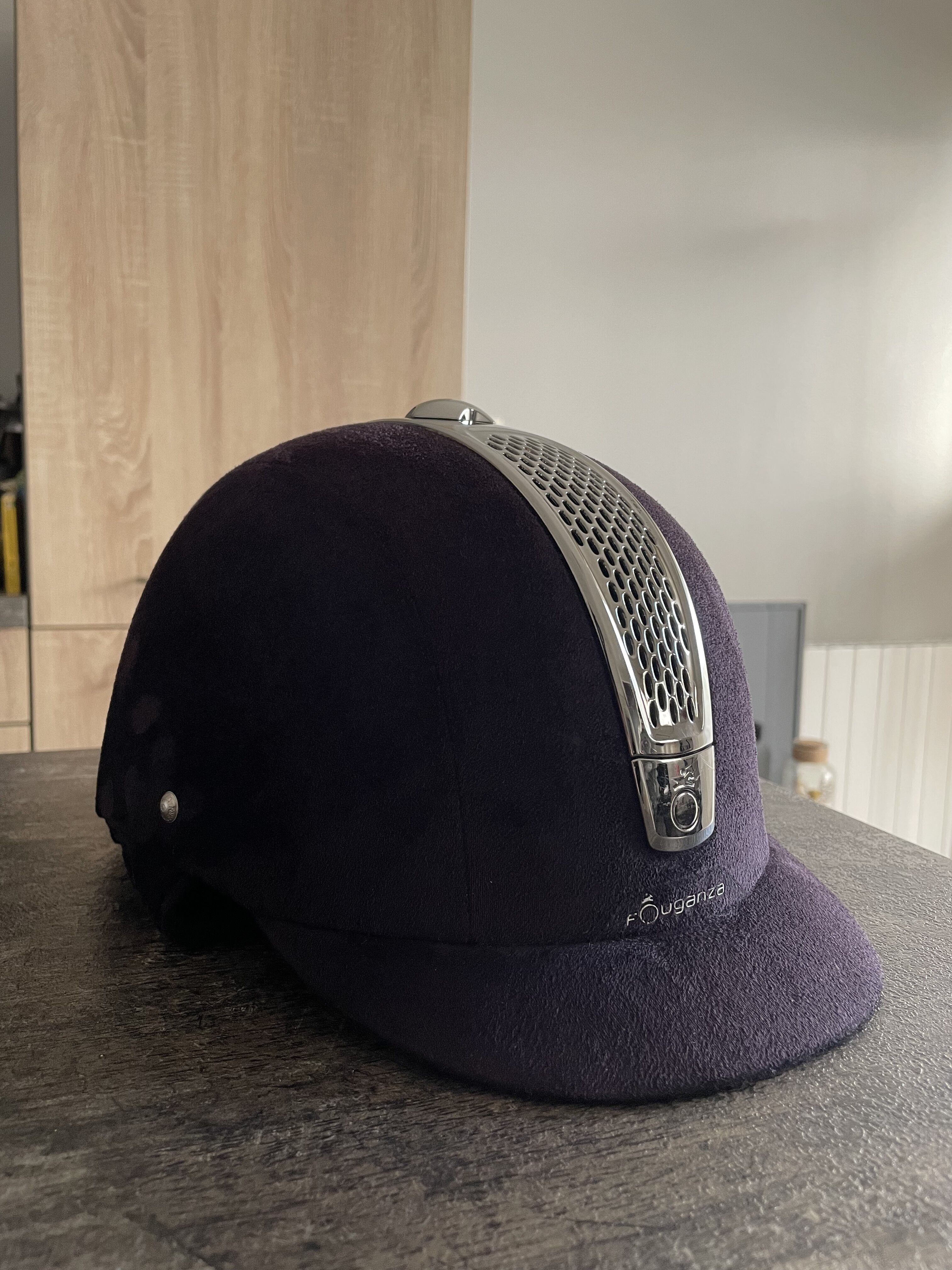 Bombe noire et argentée en velours taille 56