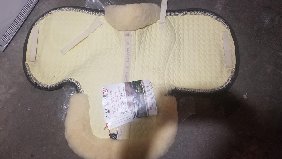 tapis d équitation neuf avec amortisseur mouton véritable Mattes