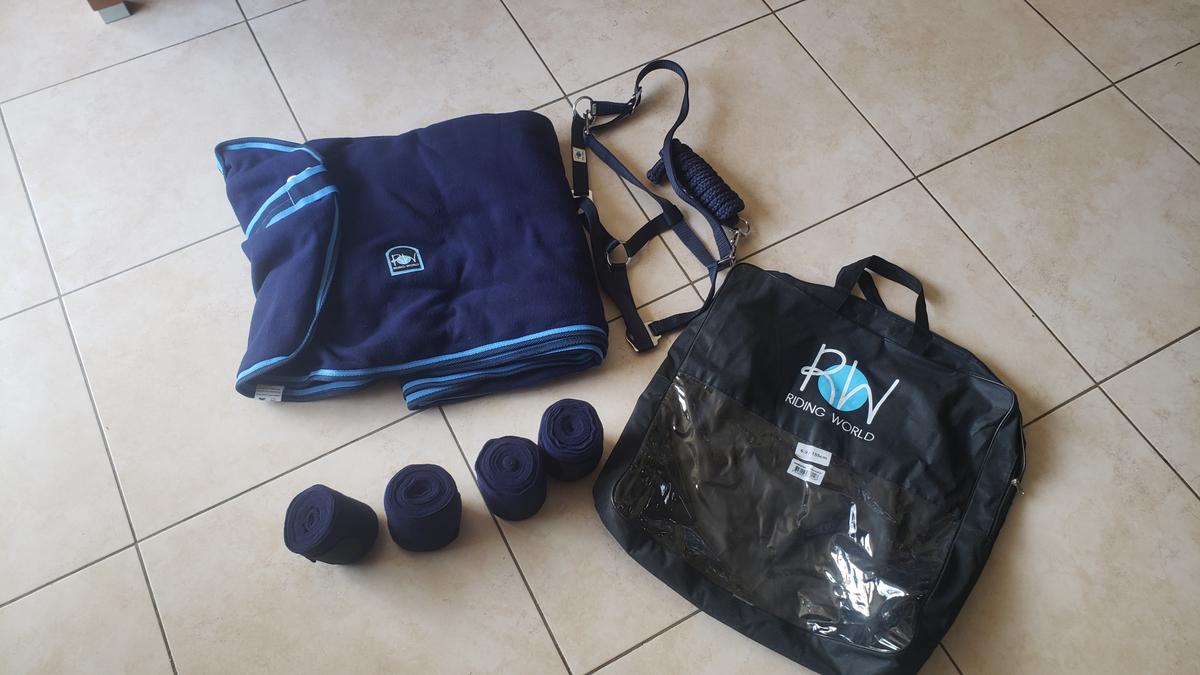 Pack couverture polaire + licol + longe + bandes des repos