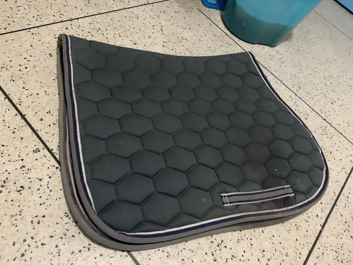 Tapis de selle equitheme gris