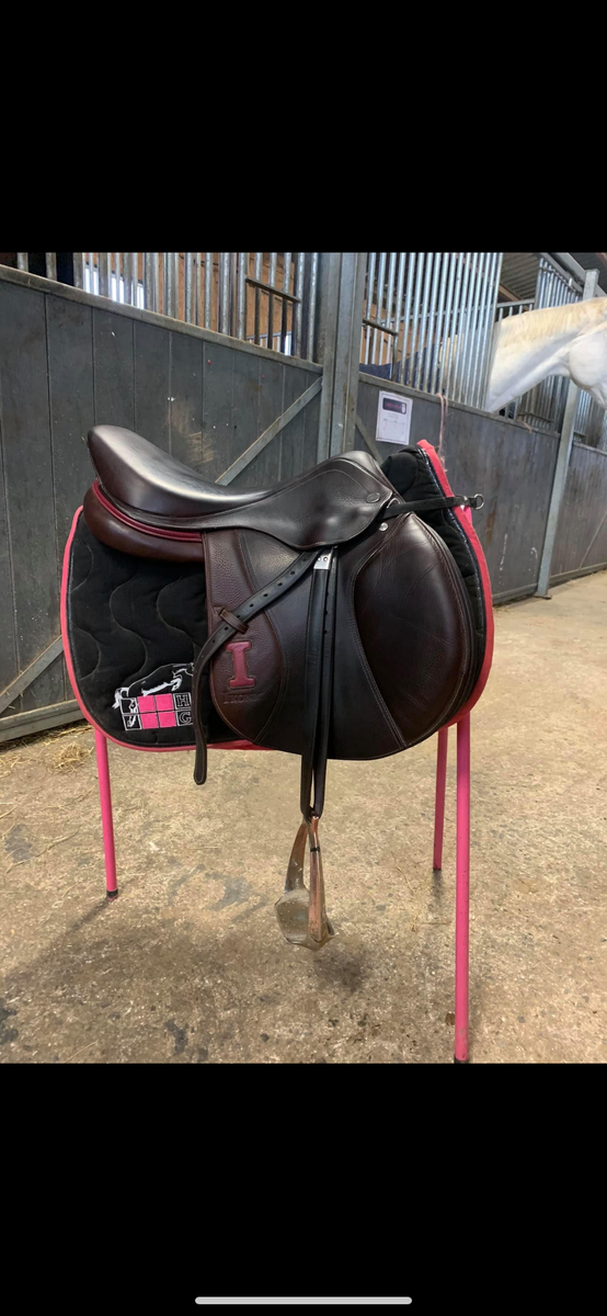 SELLE IKONIC À VENDRE