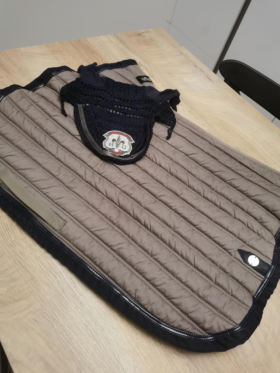 Tapis et bonnet silver crown