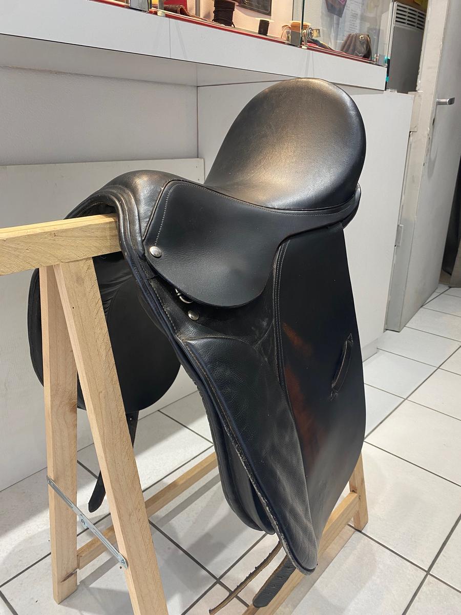 selle dressage noir