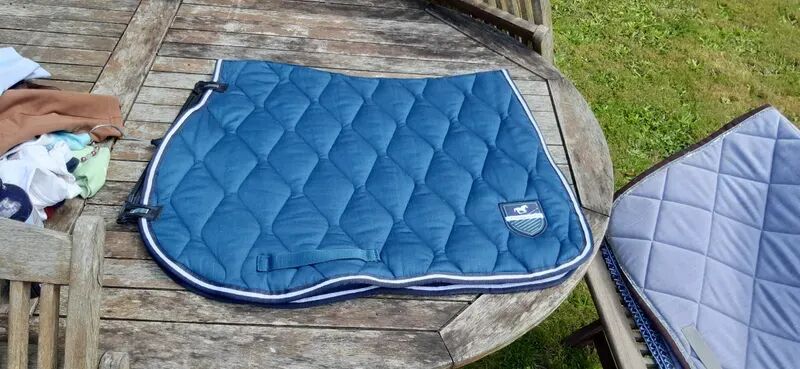 Tapis fouganza bleu pétrole