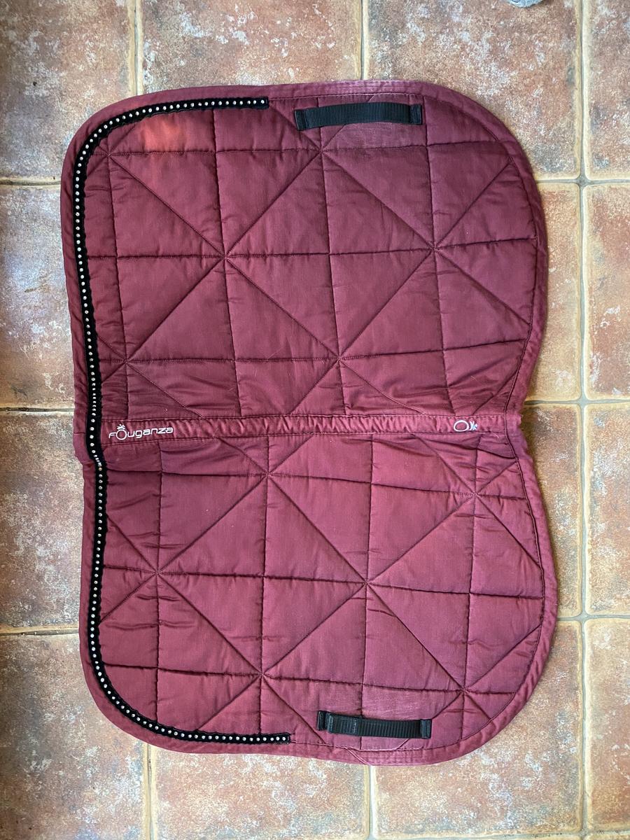 Tapis mixte bordeaux et noir velours à strass