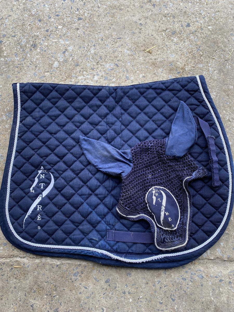 Ensemble tapis et bonnet Antares