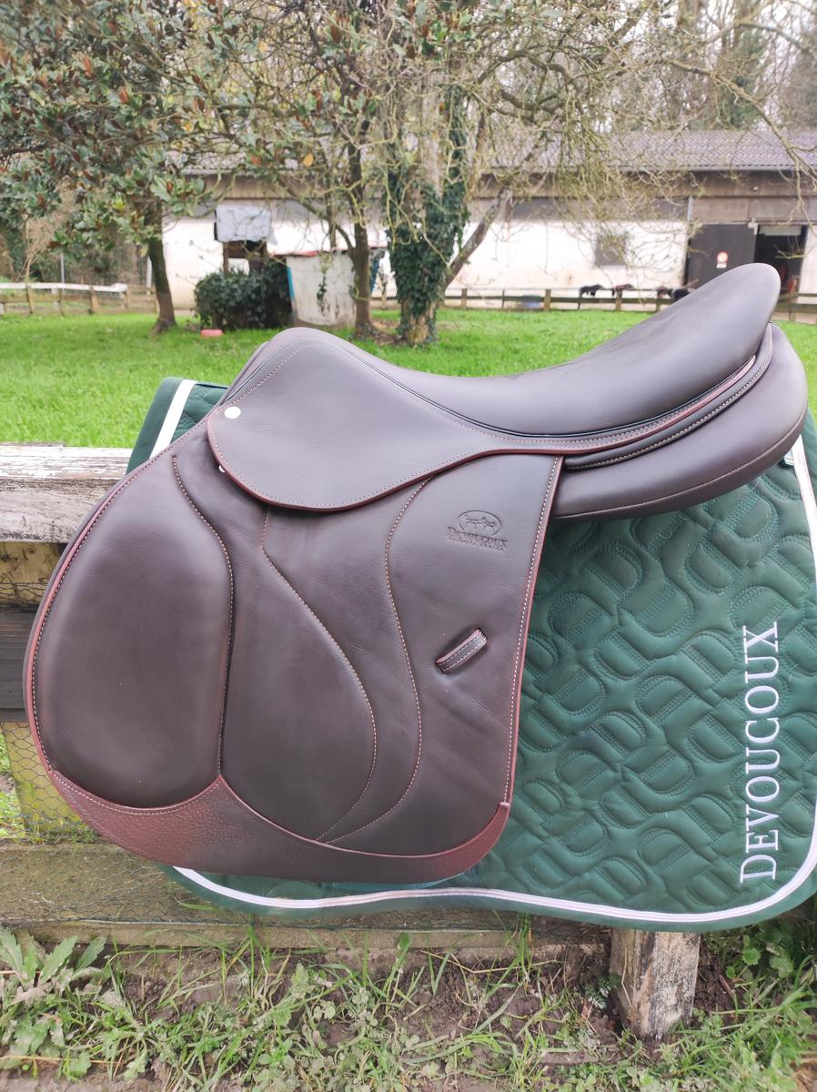 Selle Devoucoux Biarritz O havane 18 pouces utilisée 10 mois 2023