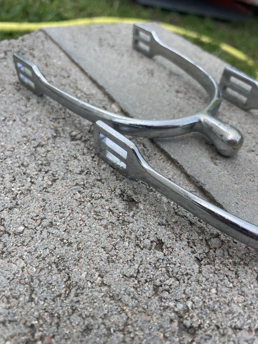 Éperons bouts ronds