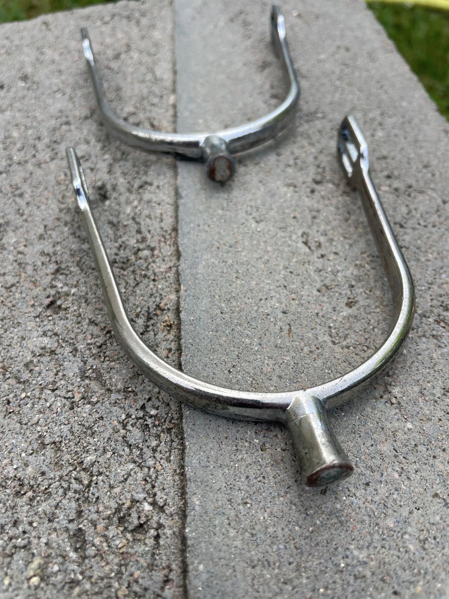 Éperons bouts carrés