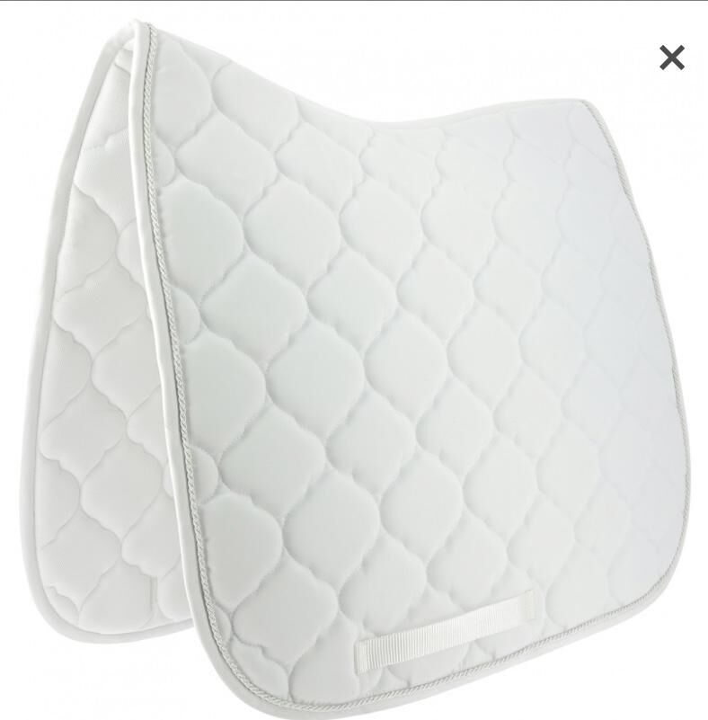 Tapis blanc en parfait état