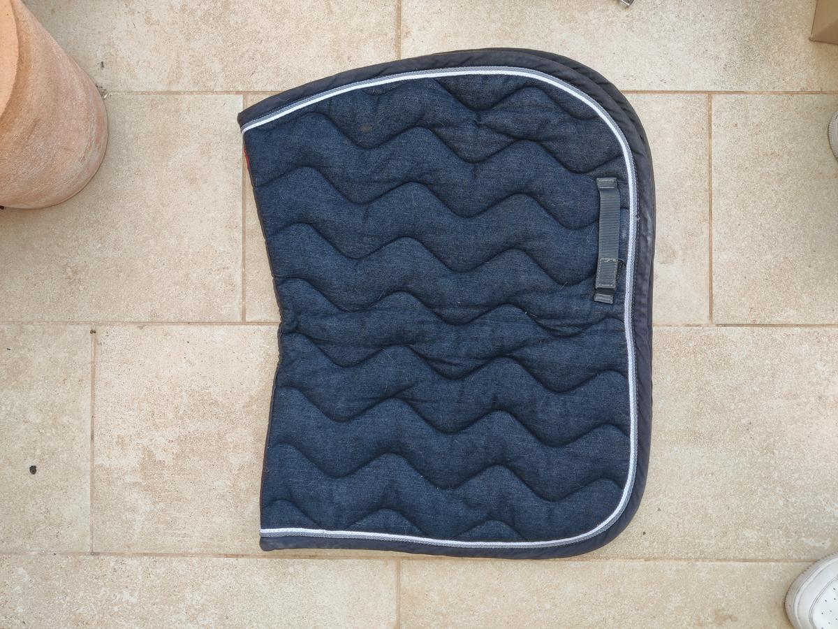 Tapis cheval noir chiné