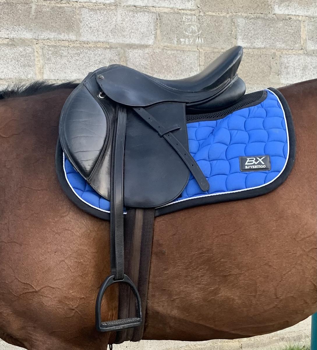 Selle cuir noir 17,5