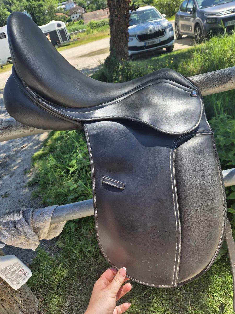 Selle de dressage