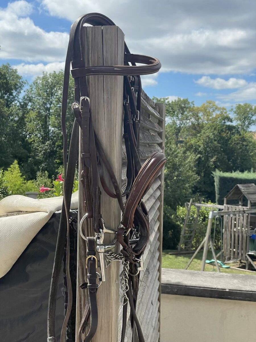 Bride sur-mesure en cuir italien