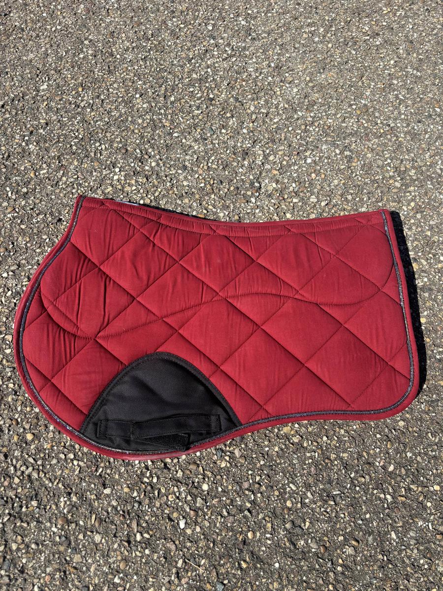 Tapis bordeaux équithème