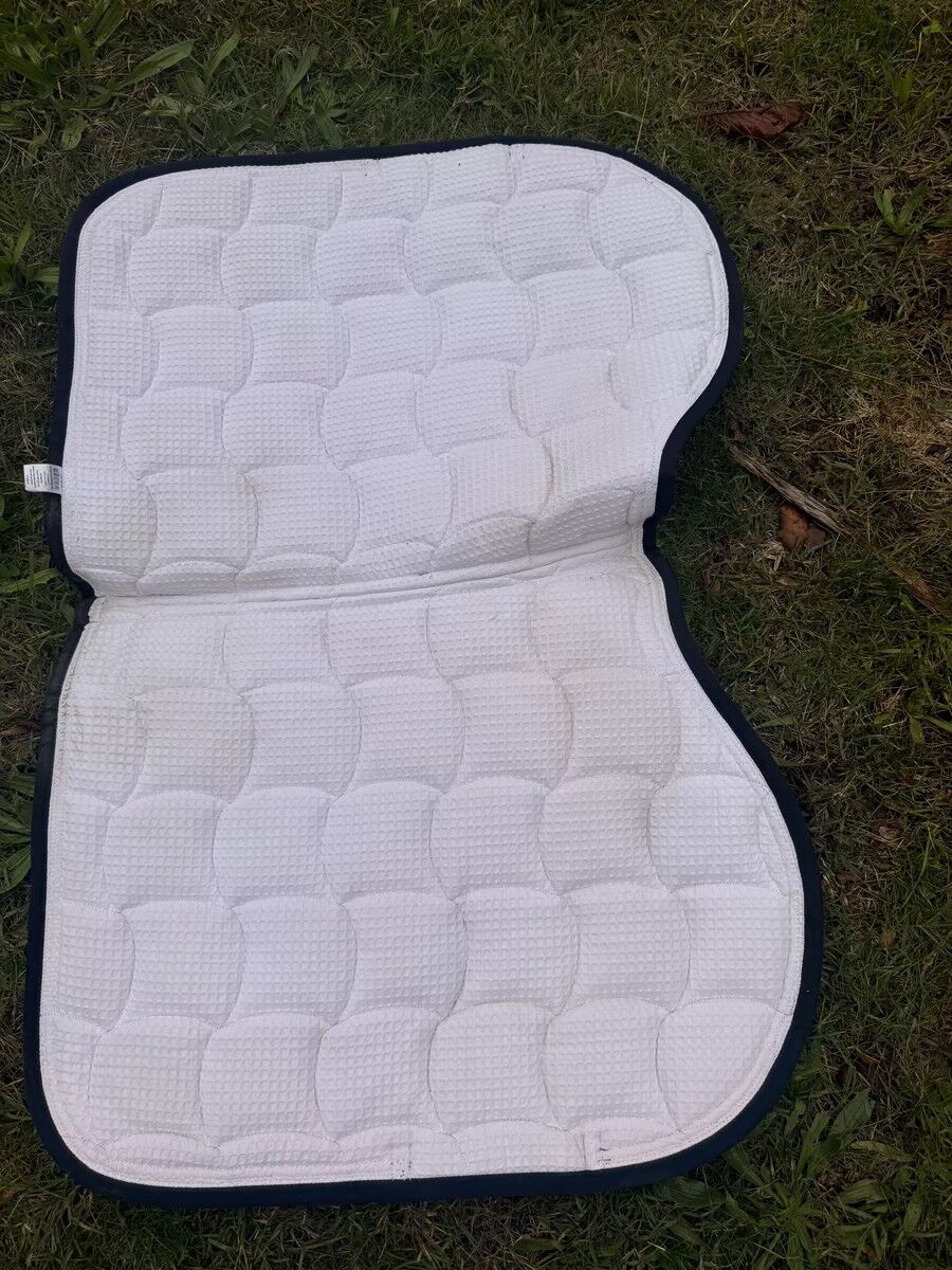 TAPIS BORDEAUX NEUF MIS DEUX FOIS